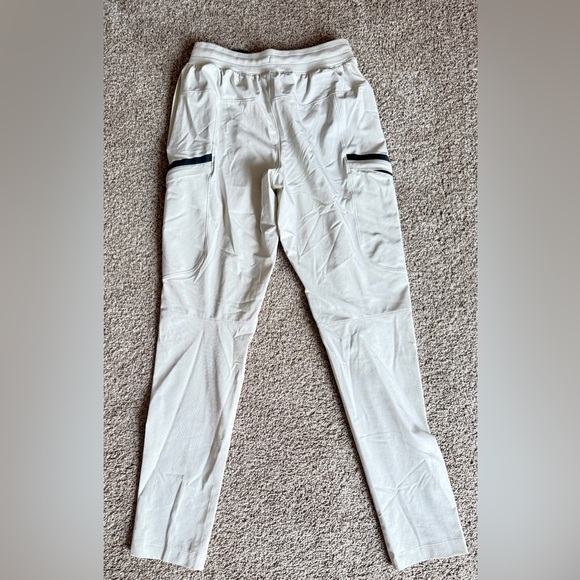 Under Armour Other - Under Armour Men's cream fitted cargo pants